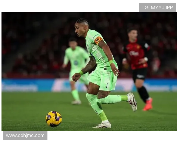 安帅调整战术将拉菲尼亚移至10号位增强三前锋进攻火力